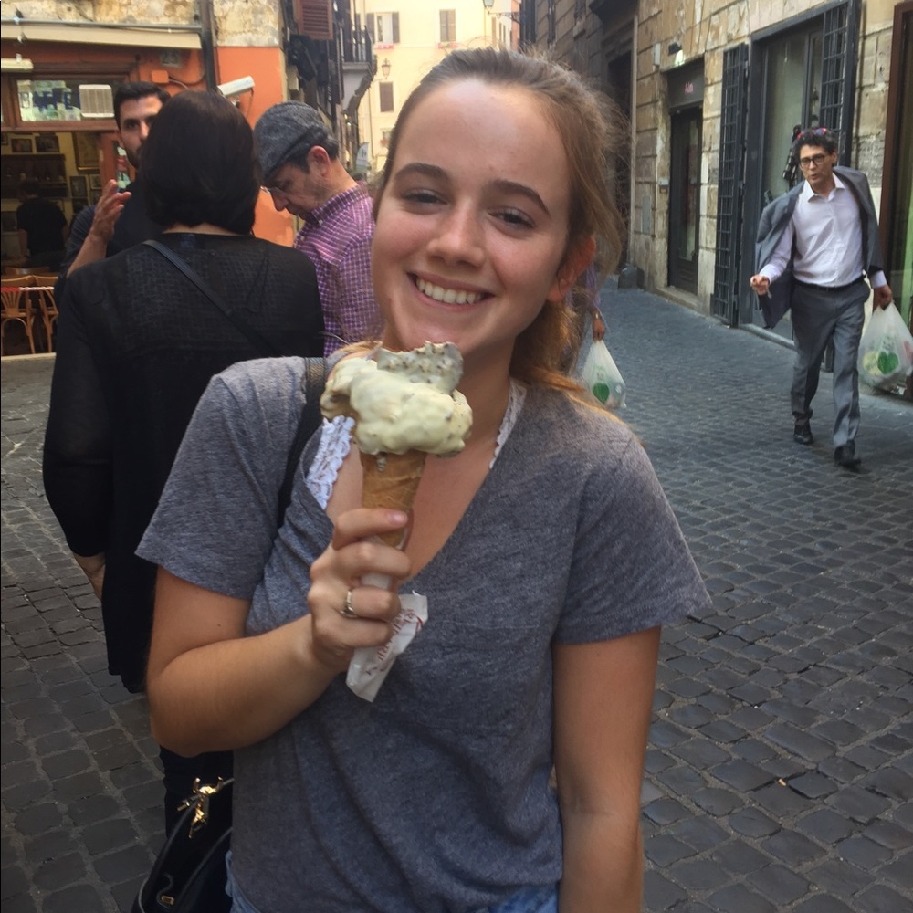 Meet your Posher, Claire
